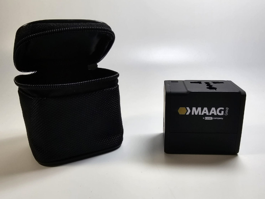 Reiseadapter schwarz, gummiert